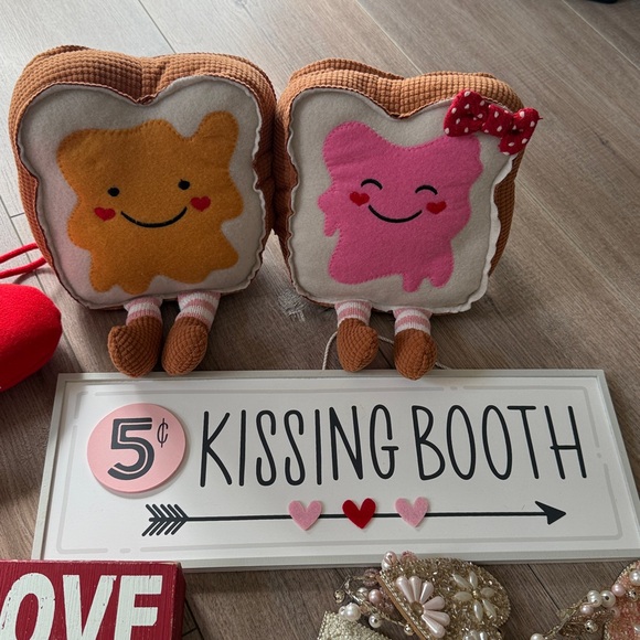 Valentines day decor bundle - Picture 2 of 4
